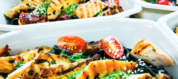 catering - zestaw obiadowy z grillowanym kurczakiem